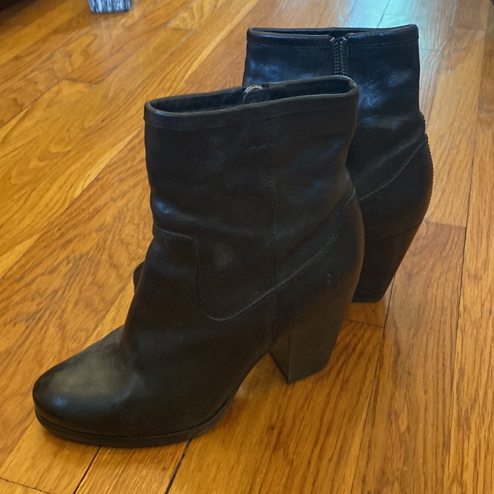 Frye size 9. Leather Booties. Zip closure.